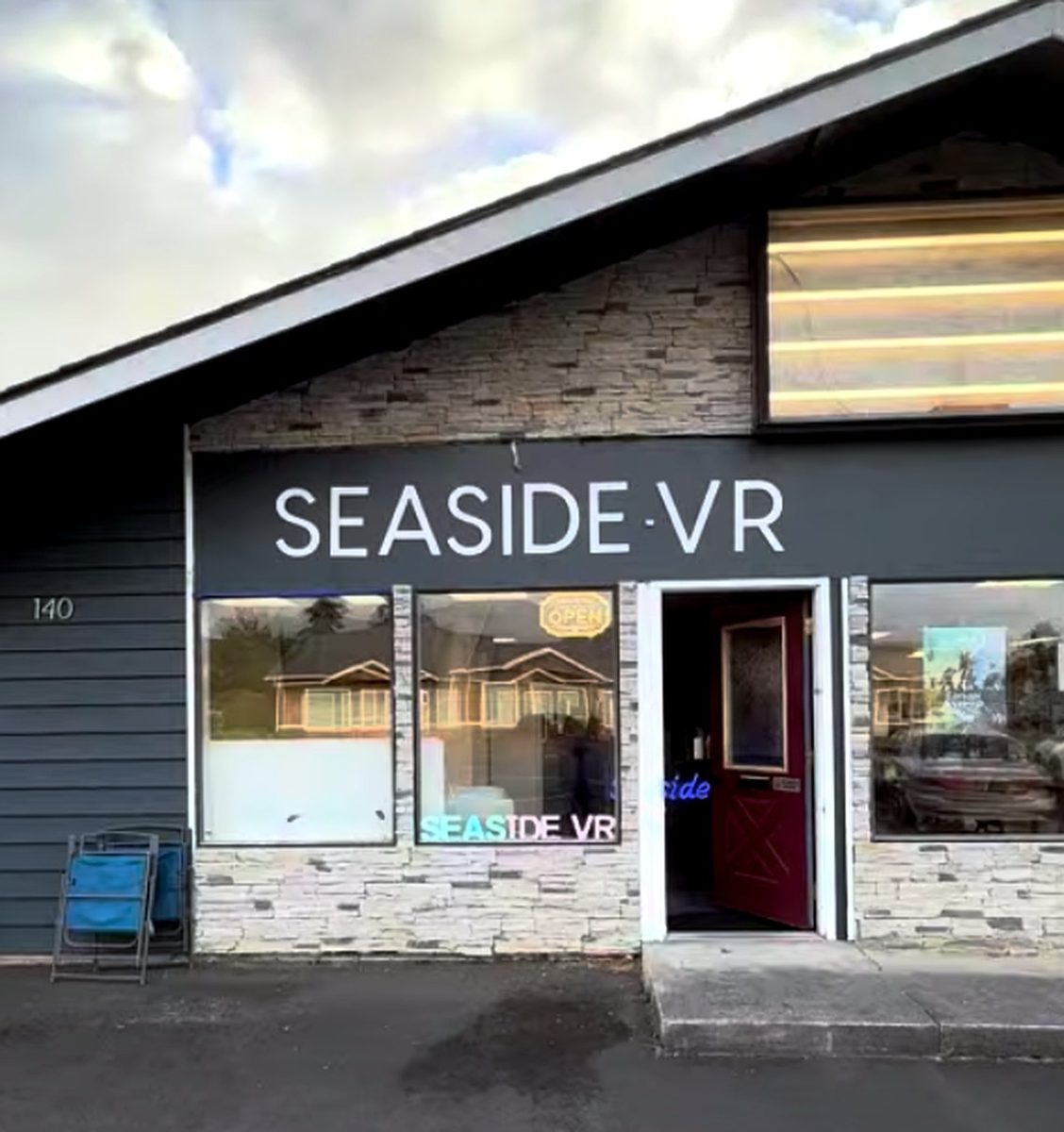 Seaside VR storefront at 140 N Roosevelt Drive — the Multiverse Portal on Highway 101